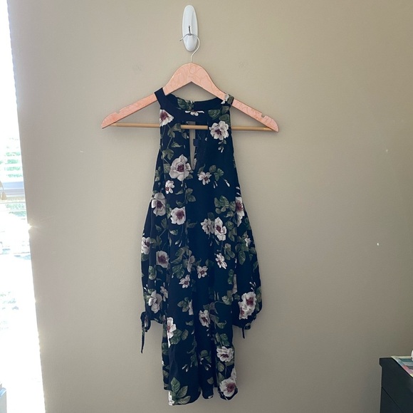 Women’s American Eagle Outfitters Black Floral Cold Shoulder Dress Size Small - Picture 2 of 6